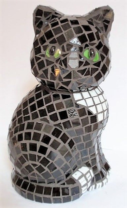 Styrox kissa, korkeus 24 cm