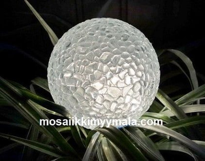 Muovipallo, kirkas 18 cm, reiällinen