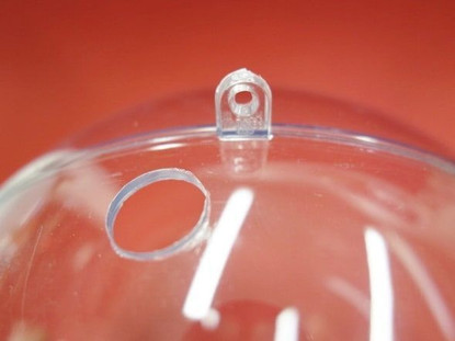 Muovipallo, kirkas 18 cm, reiällinen