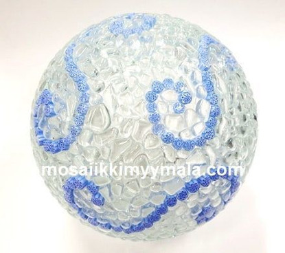 Muovipallo, kirkas 18 cm, reiällinen