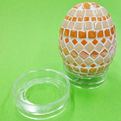 Muovipidike pallolle