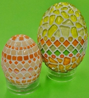 Muovipidike pallolle