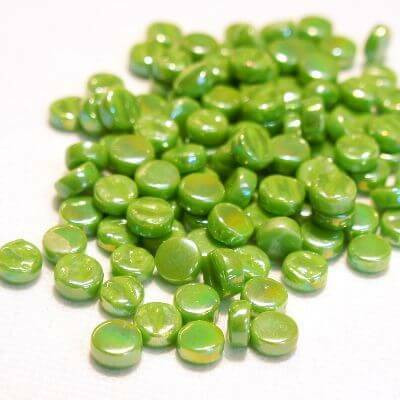 Darling Dotz 8mm,, Iriserande, New Green, 50g – MosaikShop