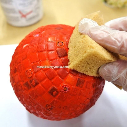 Punainen saumalaasti, Mosaikstein