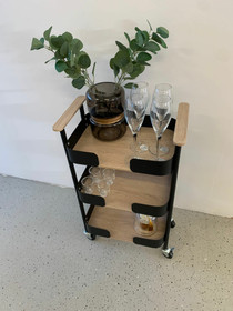 Musta beige Arty tarjoiluvaunu kolmella tasolla - apupöytä kotiin