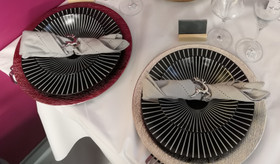 Lautasenalunen kultainen tai punainen