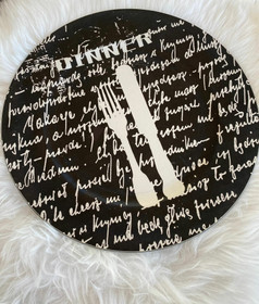 Lautasen alusen, 2 eri väriä