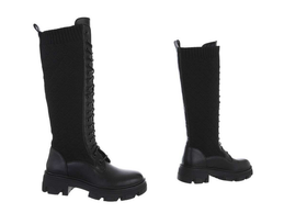 Pitkävartiset mustat saappaat