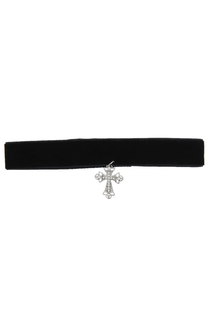 Musta sametti choker ristillä