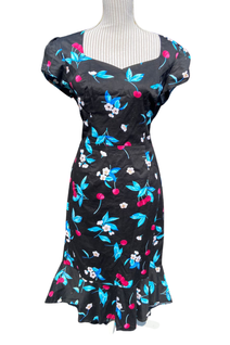 Kirsikkakuosinen kynämekko (UK14/L)