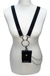 Harness pussilla ja ketjulla