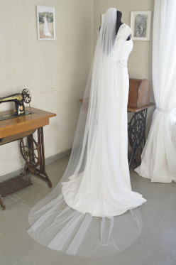 Huntu 230cm leikattu reuna, vaalea ivory