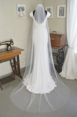 Huntu 230cm leikattu reuna, vaalea ivory