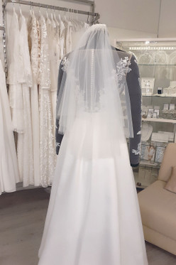 Kaksikerroksinen huntu 50/70cm leikattu reuna, vaalea ivory