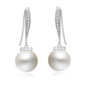 Helmikorvakorut isoilla pyöreillä helmillä, hopea