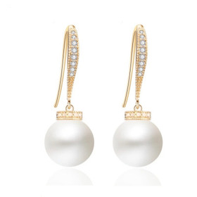 Helmikorvakorut isoilla pyöreillä helmillä, kulta