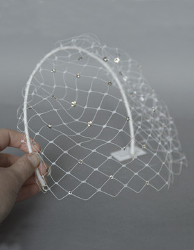 Birdcage huntu strasseilla pannassa, ivory