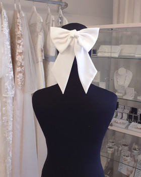 Hiusrusetti matta vaalea ivory