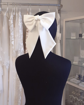 Hiusrusetti matta vaalea ivory