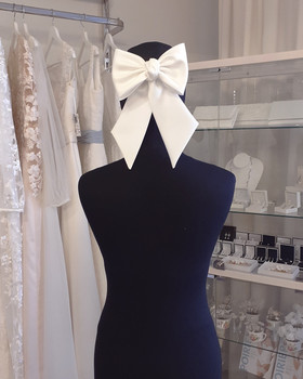 Hiusrusetti satiini vaalea ivory