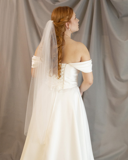 Huntu 100cm leikattu reuna, vaalea ivory