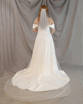 Huntu 250cm leikattu reuna, vaalea ivory