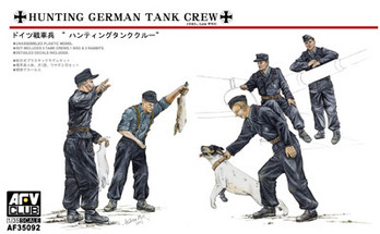 TANK CREW HUNTING -5 FIGURES W/ DOG & RABBITS 