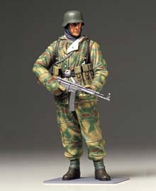 GERMAN INFANTRYMAN (REVERSIBLE WINTER UNIFORM)