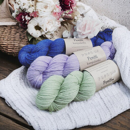 Ylellisen pehmeä Vuonue Pentti kampalanka – muoviton sileä villalanka 