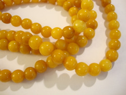 Jade värjätty keltainen / meripihkan värinen pyöreä 10 mm (30 kpl/pss)