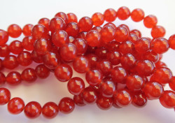 Kivihelmi Jade värjätty tumma punainen pyöreä 8 mm (20 kpl/pss)