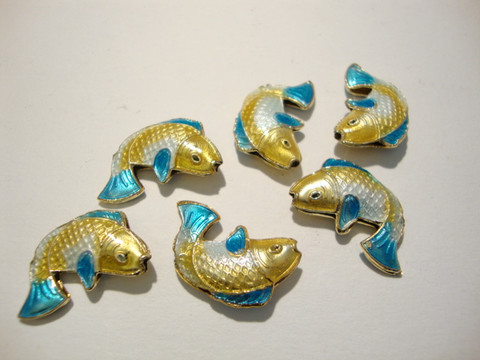 Cloisonne helmi turkoosi / kulta kala 20 x 15 mm