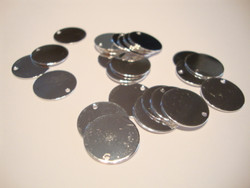 Riipus/nimilaatta hopeoitu pyöreä 12 mm, perusmetalli messinki (10 kpl/pss)