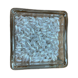 Akryylihelmi riisin muotoinen valkoinen 4x8 mm (100 kpl)