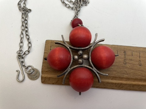 K592 Aarikkas Ruusukka necklace