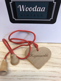 V28 Aarikka sydän-kirjanmerkki