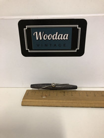 B162 Aarikkas gray pin