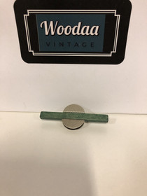 B165 Aarikan vihreä rintaneula