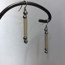 E171 Aarikan valkoiset korvakorut 