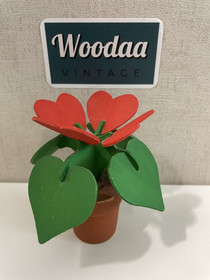 F244 Johan Puu red flower