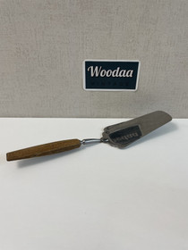 O36 Cake shovel