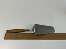O36 Cake shovel