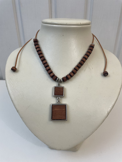 K354 Aarikkas necklace, Parpiira
