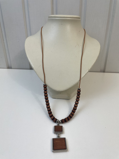 K354 Aarikkas necklace, Parpiira