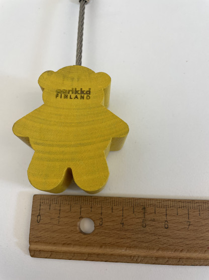 I71 Aarikka note on a teddy bear, Sulokuono Nipistää
