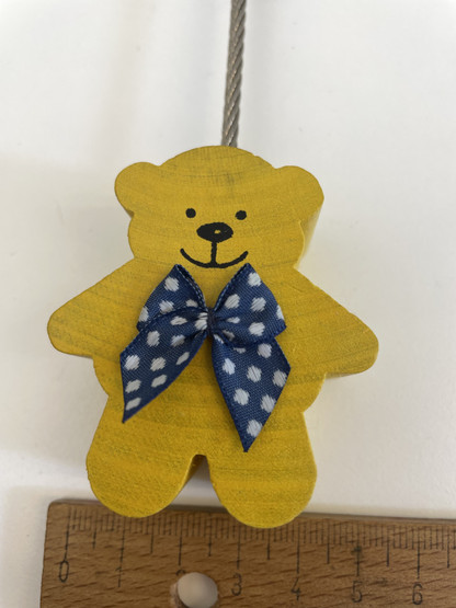 I71 Aarikka note on a teddy bear, Sulokuono Nipistää