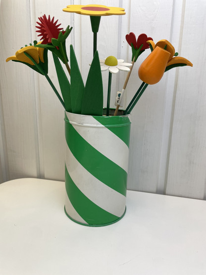 F366 Johan Puu kukkakimppu