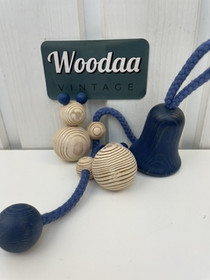 V152 Aarikka teddys and bell, Karhunpojat