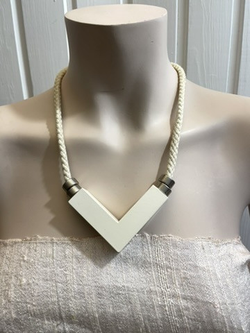 K486 Aarikkas Viva necklace