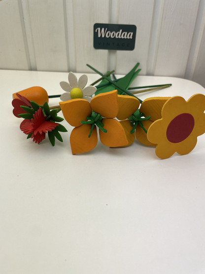 F366 Johan Puu kukkakimppu